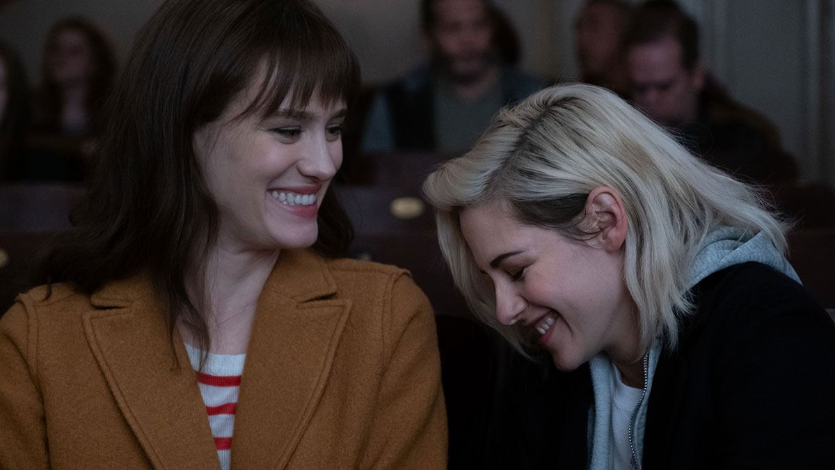 Happiest Season (Feliz novedad), con Kristen Stewart y Mackenzie Davis