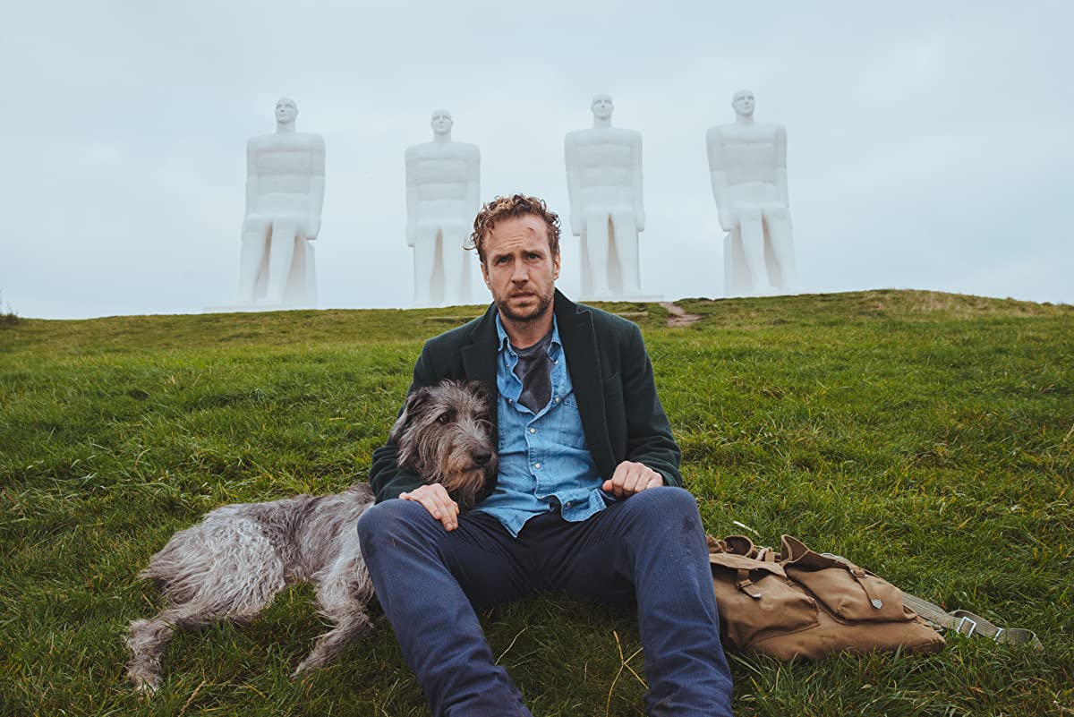 Denmark con Rafe Spall